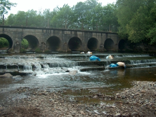 Household rubbish dumped into the Douglas River at the Seven Arches Bridge